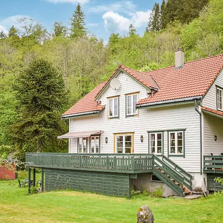 Holiday home 4 Bedroom Lovely In